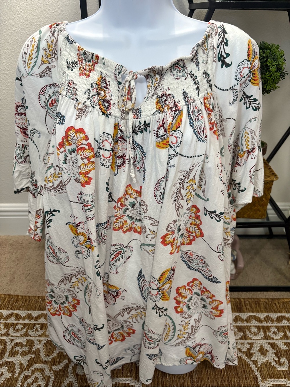 Terra & Sky womens plus 1x blouse short sleeve white paisley tie keyhole neck